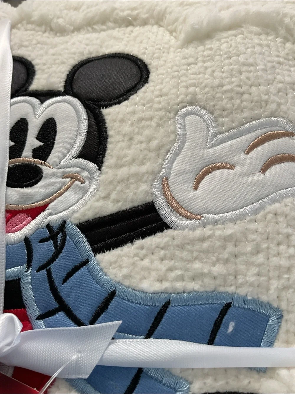 ⛄️ Disney Throw pillows set of two. Mickey and Minnie. New!